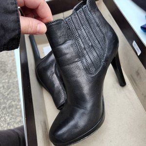 Pre loved booty heels